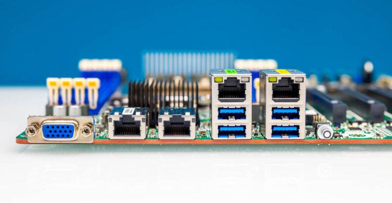 ASRock Rack ALTRAD8UD 1L2T Rear IO