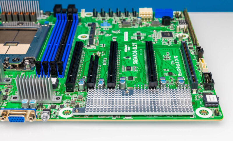 ASRock Rack SIENAD8 2L2T PCIe Slot Airflow